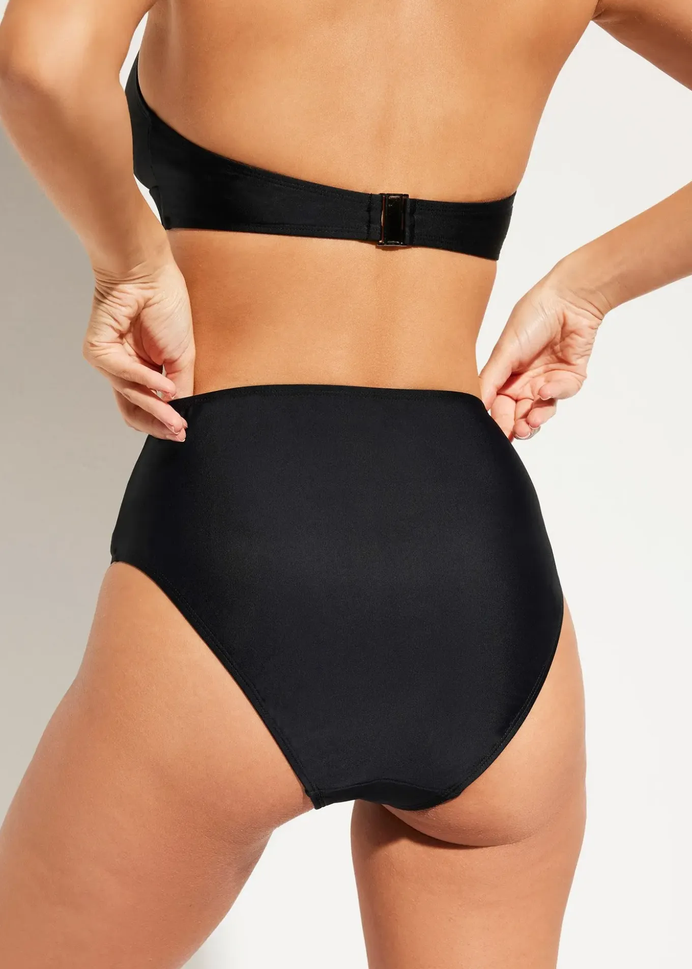 Bas de bikini taille haute, échancré