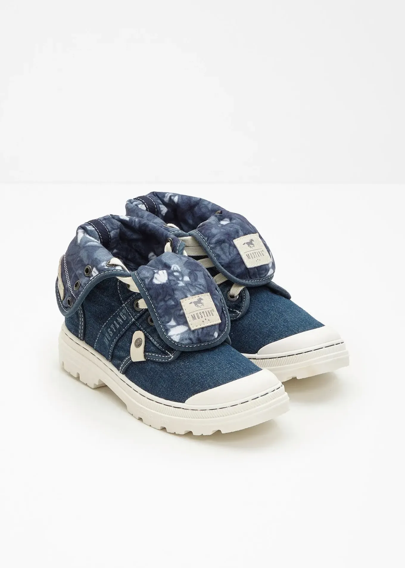 Baskets montantes Mustang en toile coton