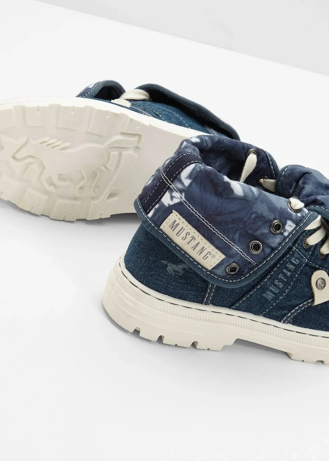 Baskets montantes Mustang en toile coton