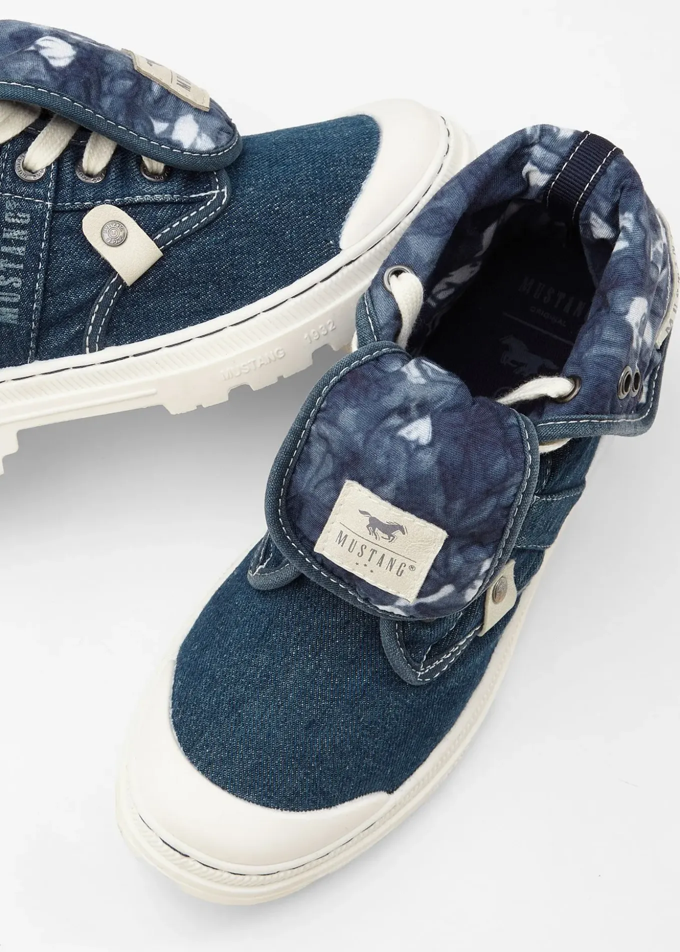 Baskets montantes Mustang en toile coton