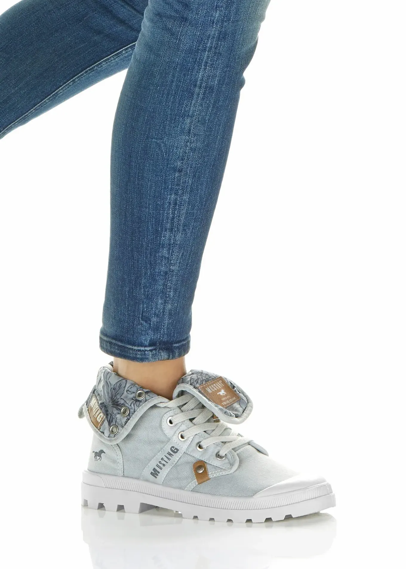 Baskets montantes Mustang en toile coton