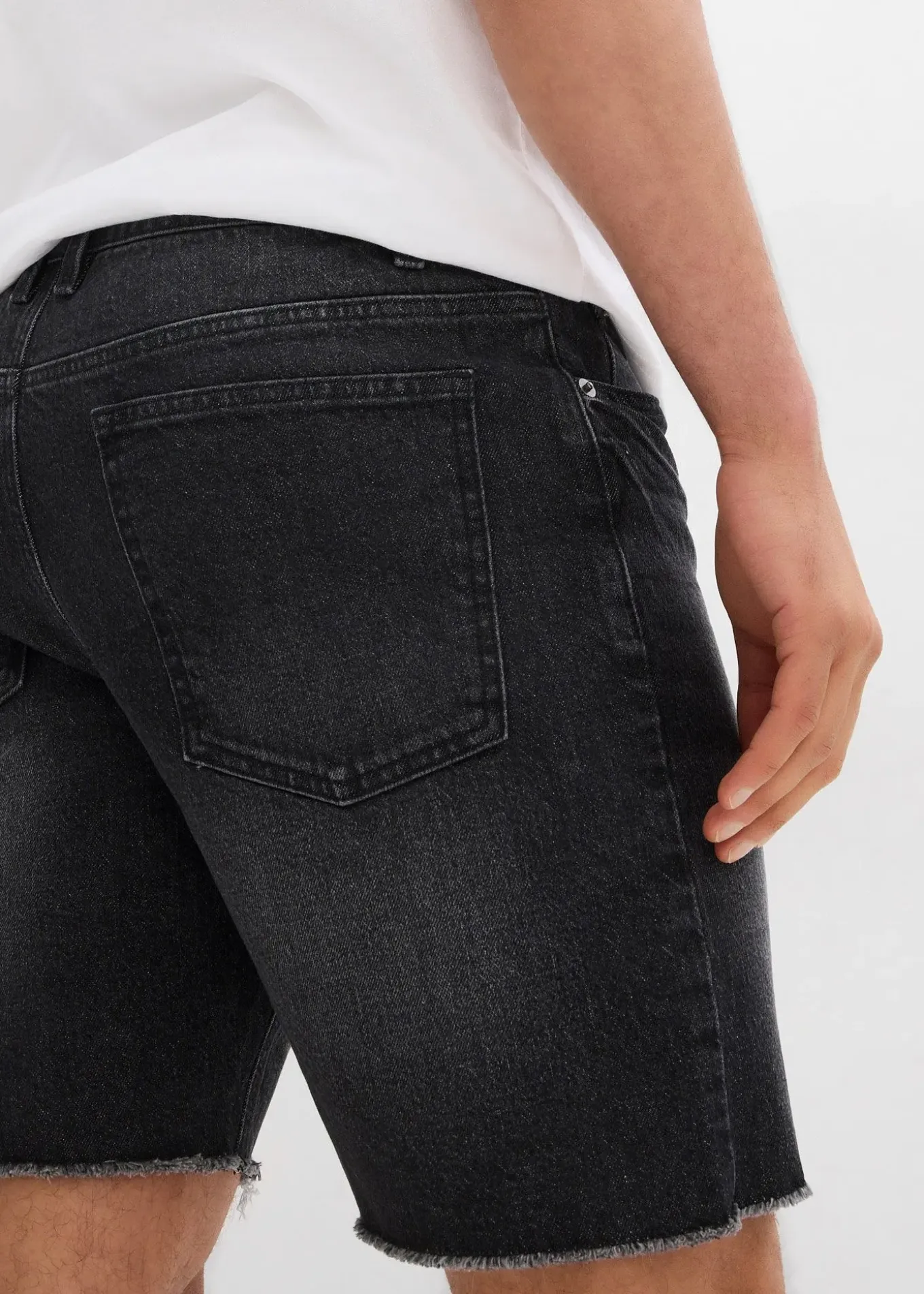 Bermuda en jean extensible à finitions effilochées, loose