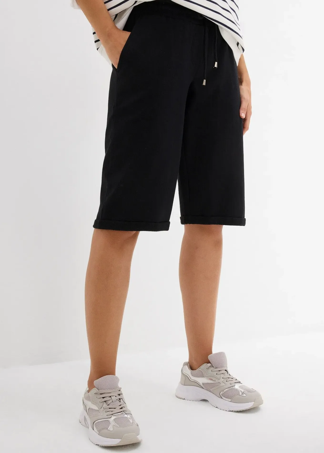 Bermuda en molleton à ourlet