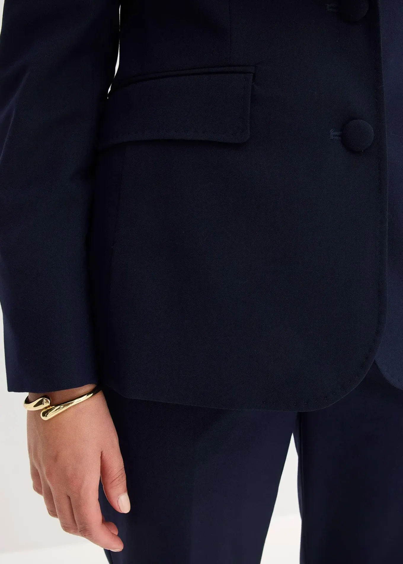 Blazer avec détails surfilés décoratifs