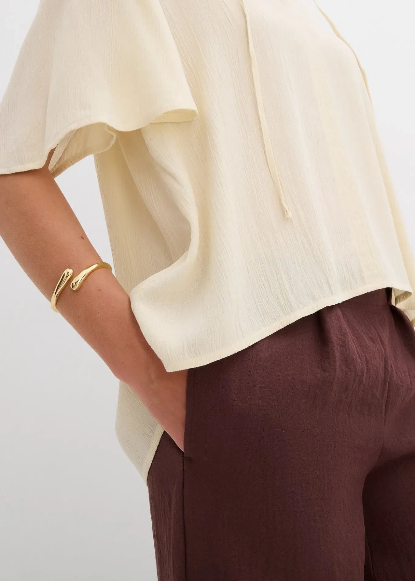 Blouse à manches papillon