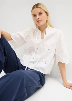 Blouse courte à broderies anglaises