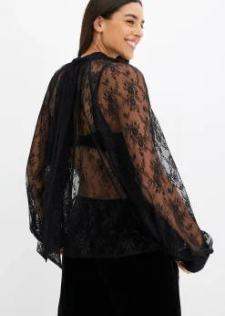 Blouse en dentelle légèrement transparente