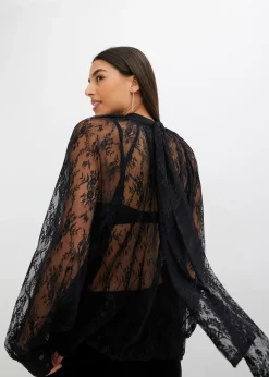 Blouse en dentelle légèrement transparente
