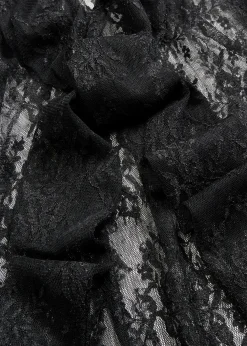 Blouse en dentelle légèrement transparente