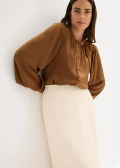 Blouse en satin avec galons en dentelle