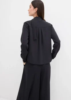 Blouse légèrement brillante