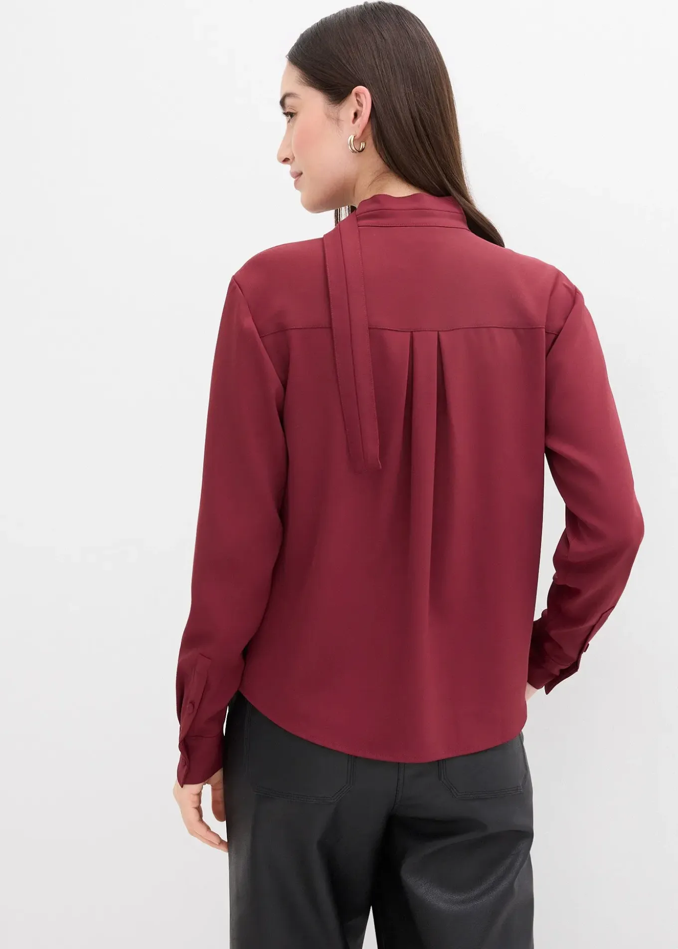 Blouse légèrement brillante
