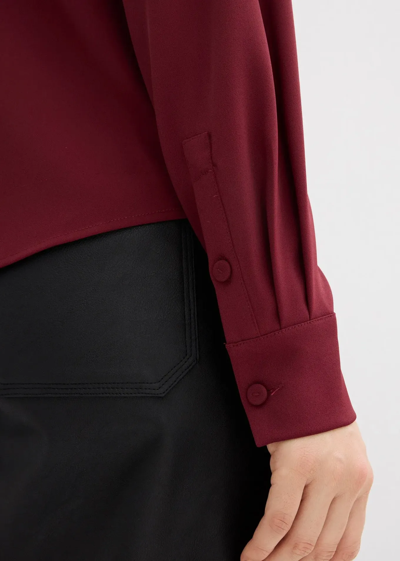 Blouse légèrement brillante