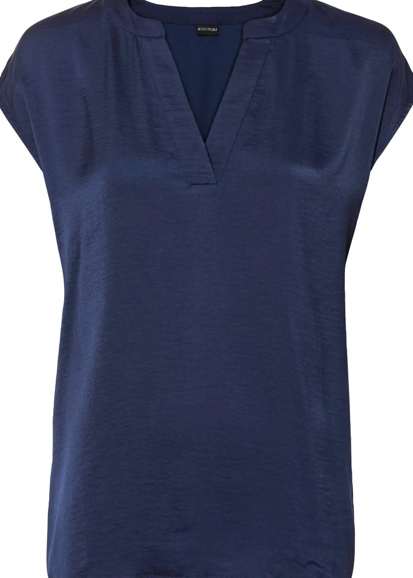 Blouse manches courtes ample en satin avec épaules descendues