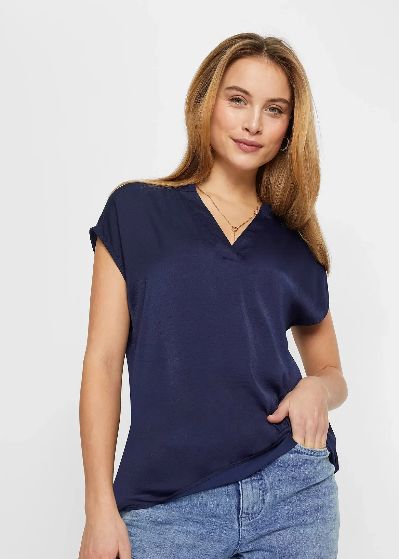 Blouse manches courtes ample en satin avec épaules descendues