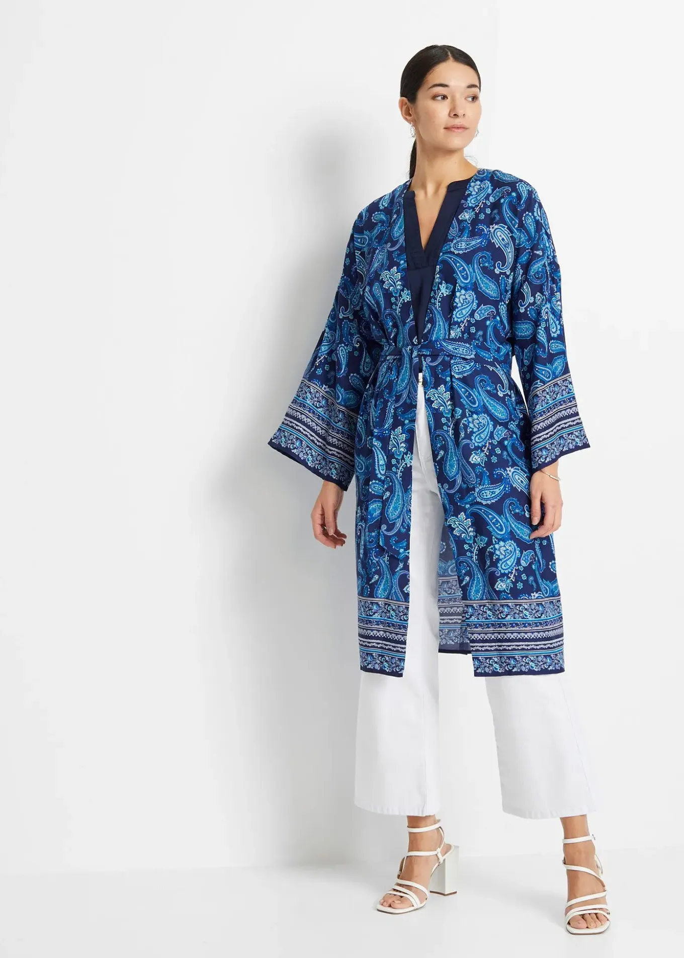 Blouse manches courtes ample en satin avec épaules descendues