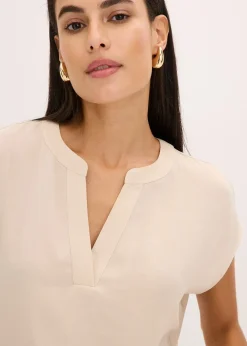 Blouse manches courtes ample en satin avec épaules descendues