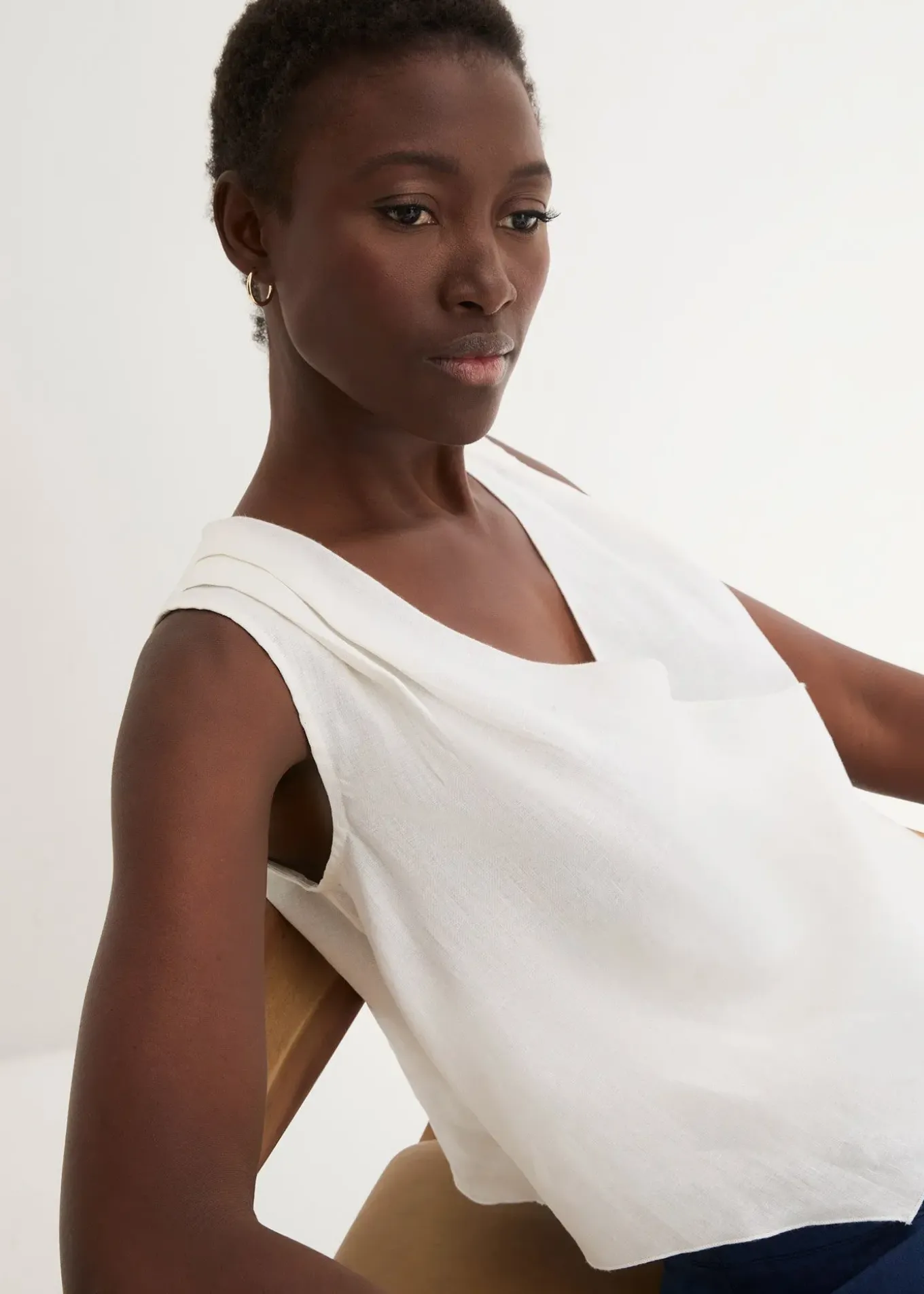 Blouse sans manches 100 % lin à encolure croisée