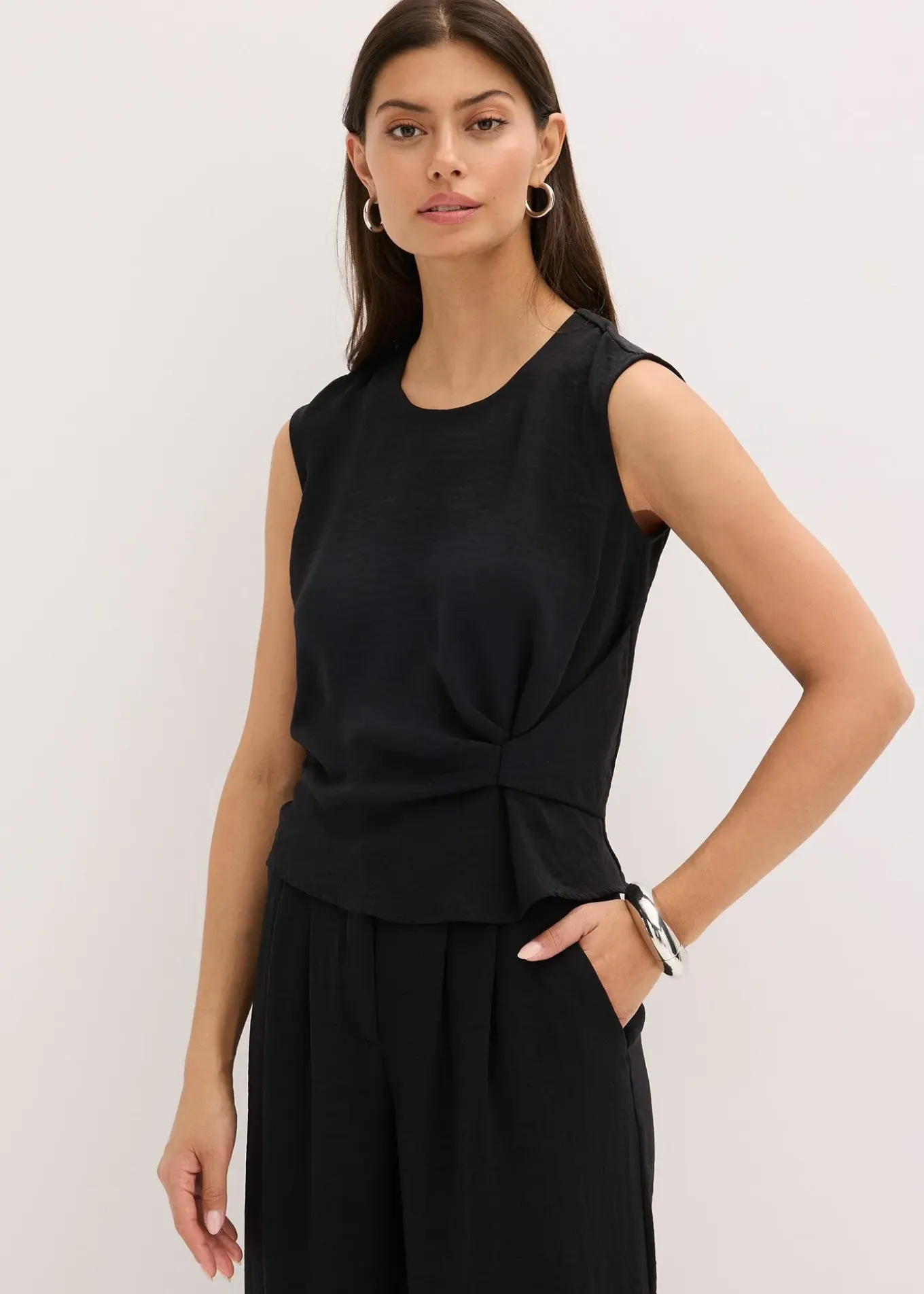 Blouse sans manches nouée sur le côté