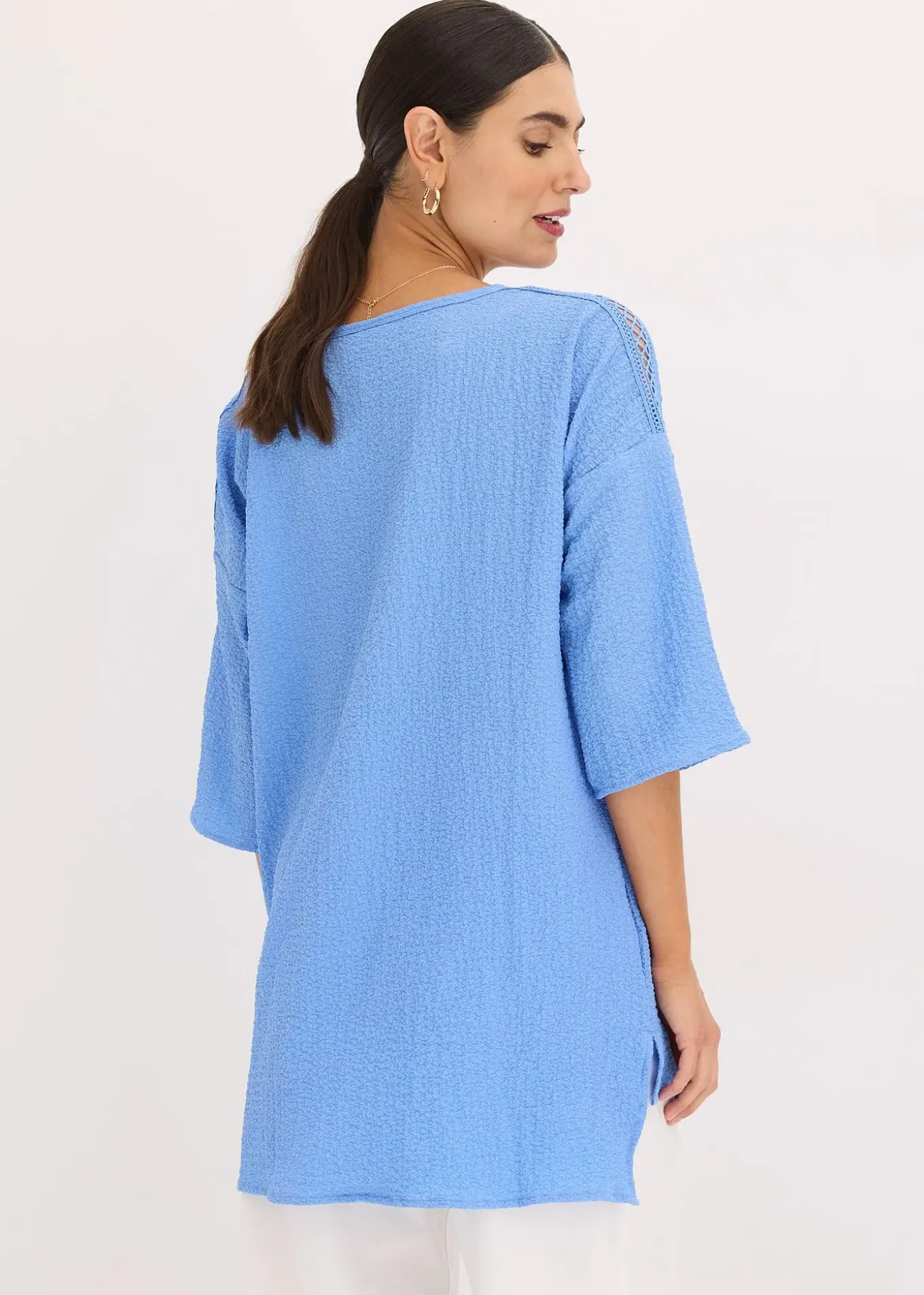 Blouse texturée avec bande de dentelle