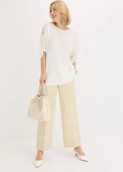 Blouse texturée avec bande de dentelle