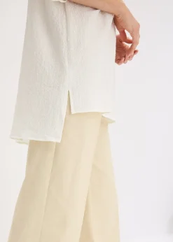 Blouse texturée avec bande de dentelle