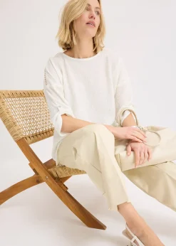 Blouse texturée avec bande de dentelle