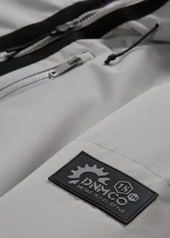 Blouson d’hiver à capuche et détails sportifs