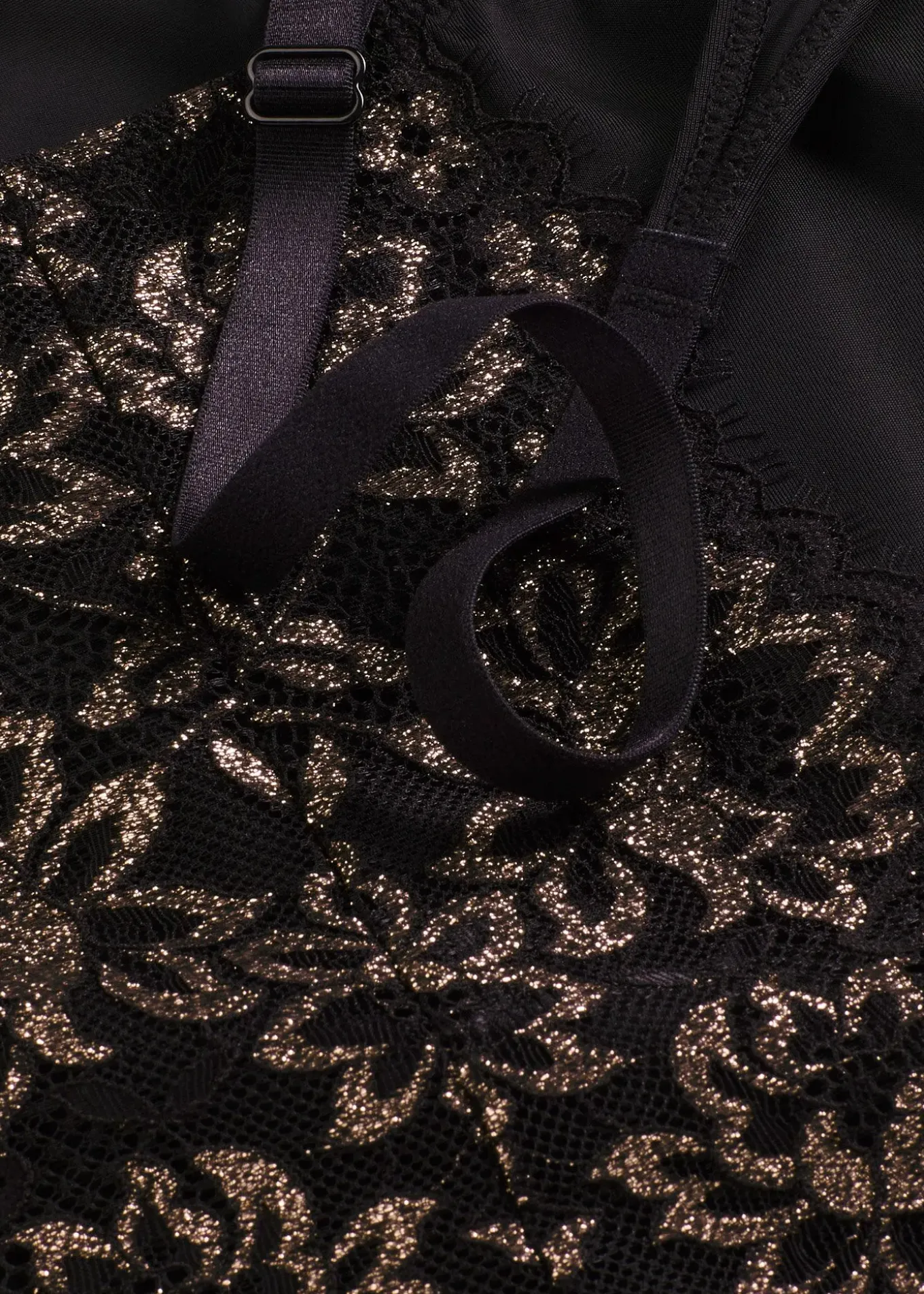 Body sculptant avec fil brillant, maintien léger