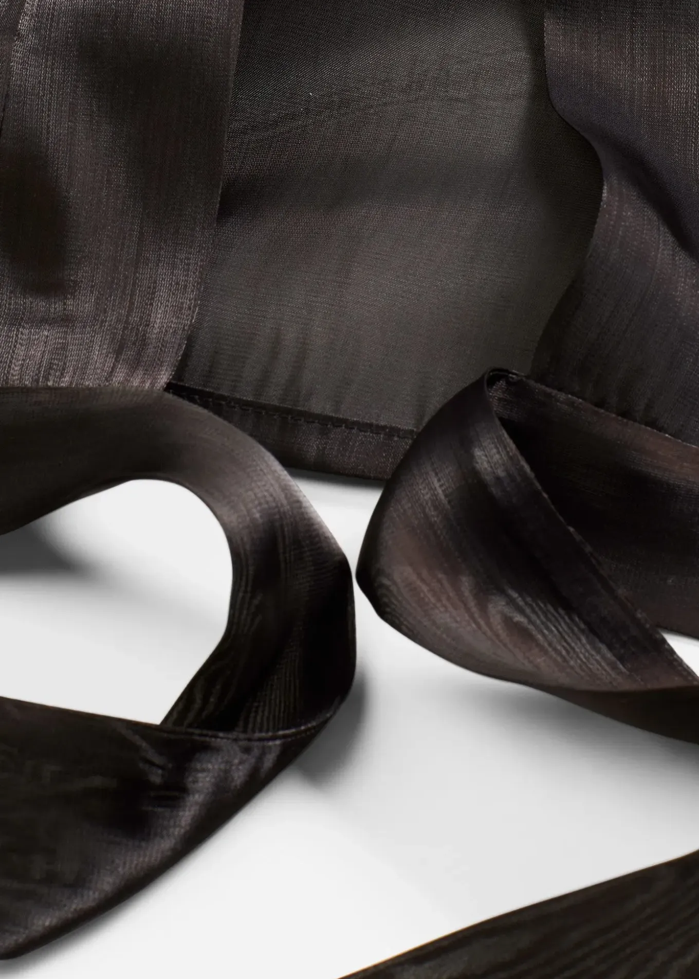 Boléro en tulle fin avec détail à nouer