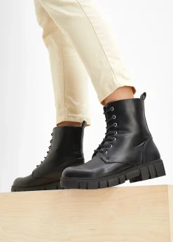 Boots à lacets et semelle crantée