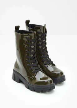 Boots à lacets vernies