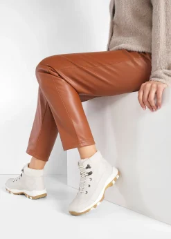 Boots fourrées à lacets