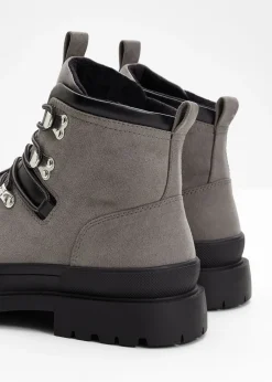 Boots fourrées à lacets