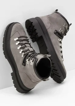 Boots fourrées à lacets