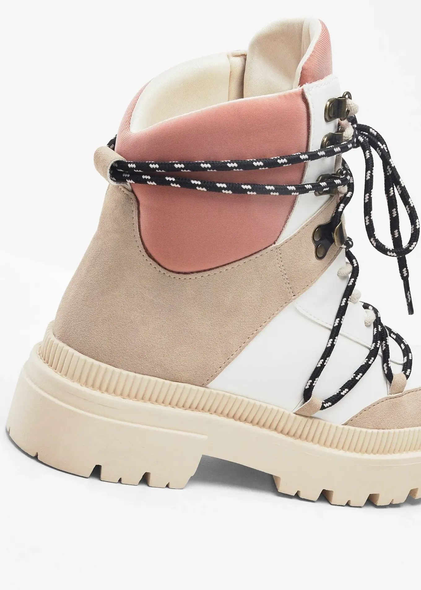 Boots fourrées à lacets