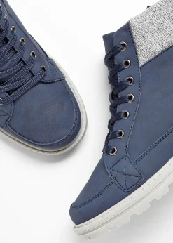 Boots lacées à semelle crantée