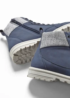 Boots lacées à semelle crantée