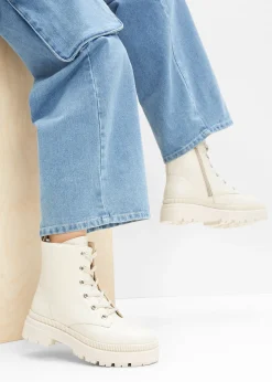 Boots lacées à semelle crantée