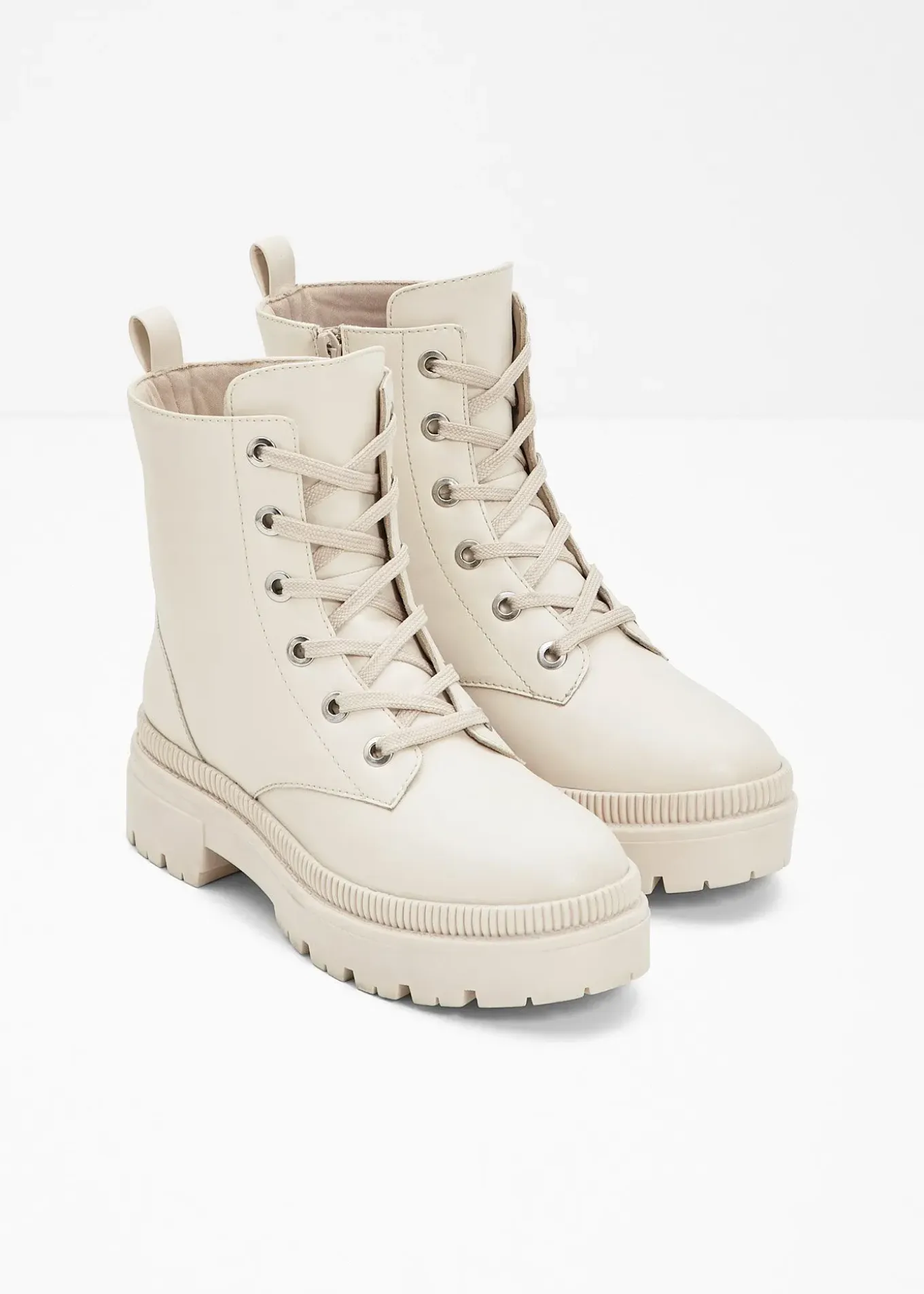 Boots lacées à semelle crantée