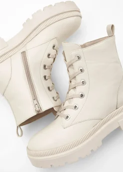 Boots lacées à semelle crantée