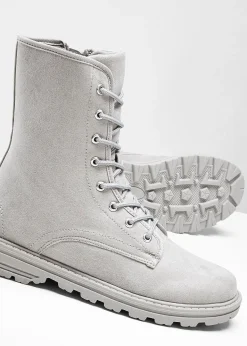 Boots lacées à semelle crantée