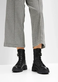 Boots lacées avec boucle