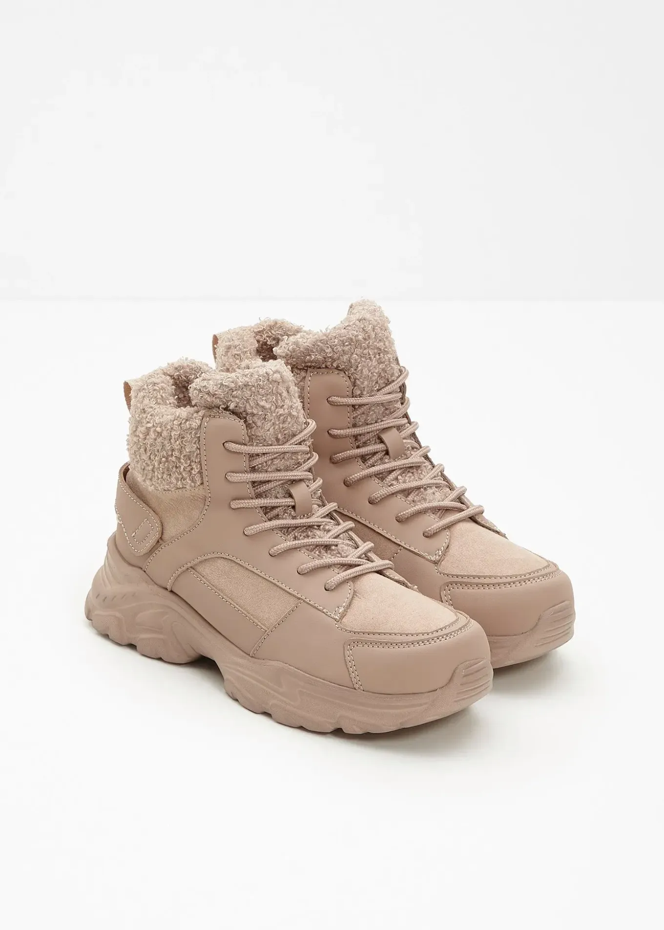 Boots lacées et doublées