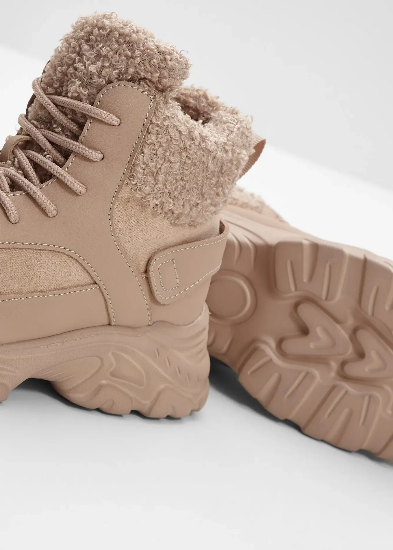 Boots lacées et doublées
