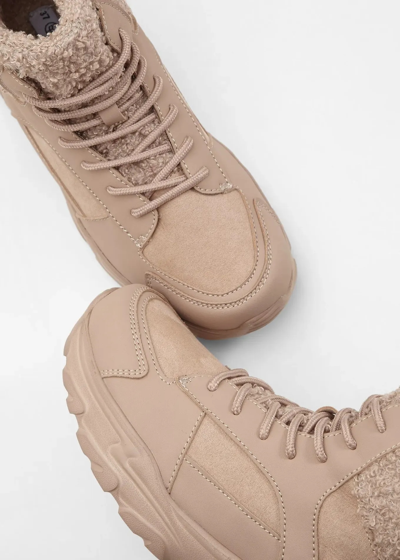 Boots lacées et doublées