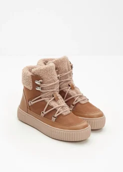 Boots lacées et doublées