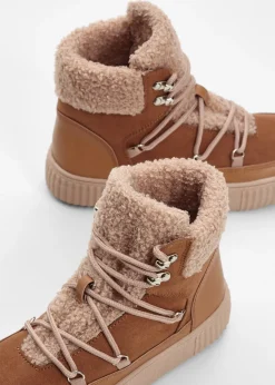 Boots lacées et doublées