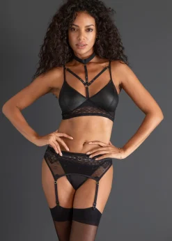 Brassière, string, porte-jarretelles wetlook (ens. 3 pces)