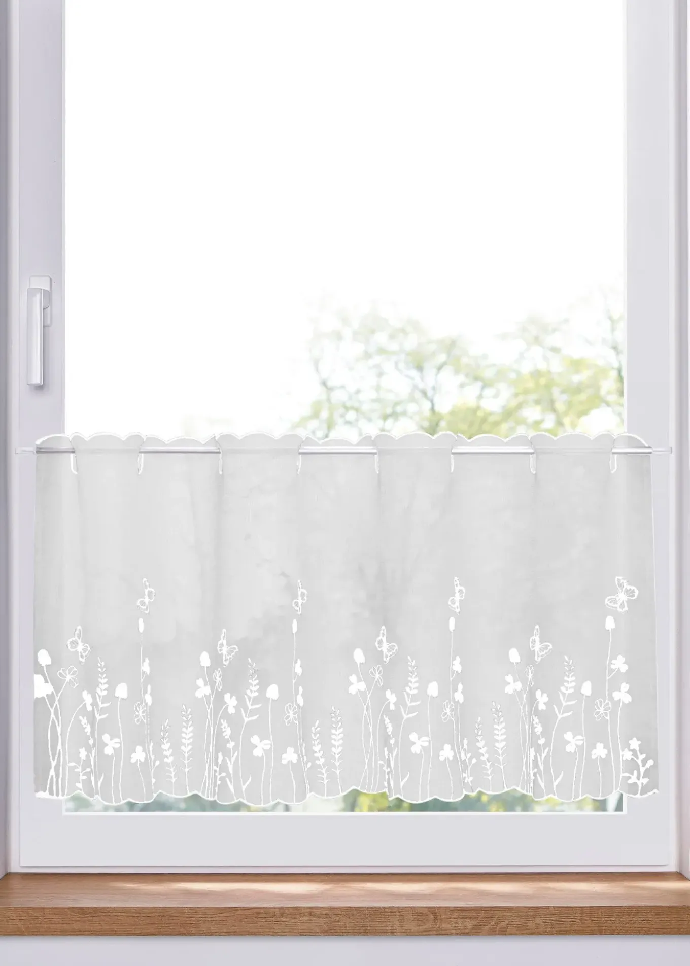 Brise-bise à broderie florale